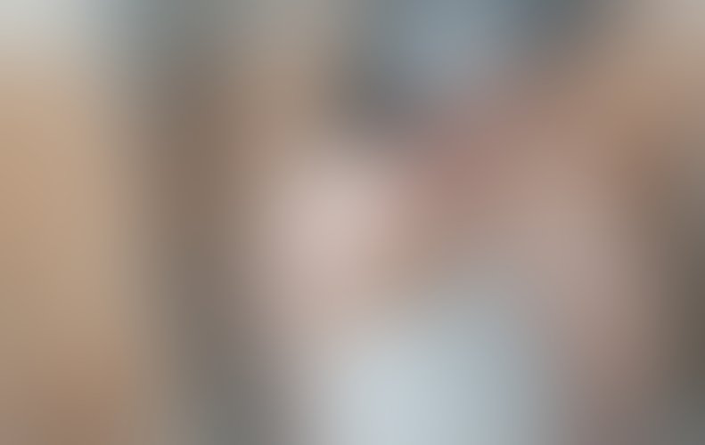 Zdjęcie 4 z galerii Ujeżdżanie dildo i piss - strój pokojówki