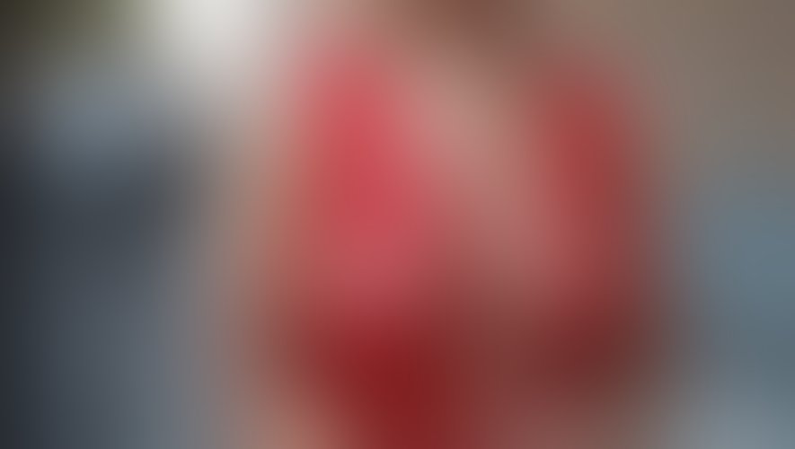 Zdjęcie 5 z galerii Spacer w mieście w przezroczystej sukience