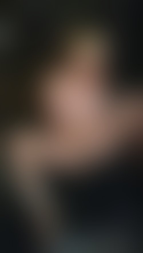 Zdjęcie 7 z galerii Ostra Masturbacja pod prysznicem w pokoju BDSM