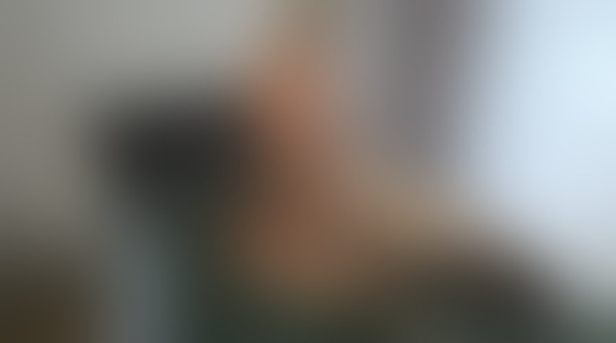Zdjęcie 20 z galerii Ulegla Studentka 20 lat na Praktykach u Mamusi Milf