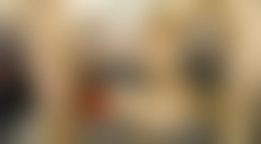 Zdjęcie 4 z galerii 3 Młodych chłopców uczy sie sexu z Dojrzałą Milf