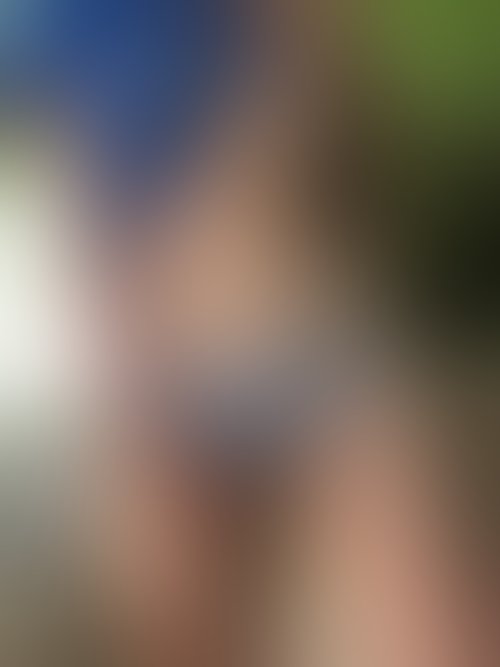 Zdjęcie 9 z galerii zboczona dziewczynka lubi pokazywać cycuszki w miejscach publicznych